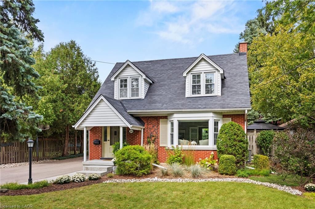 Property Photo:  164 Sheldon Avenue N  ON N2H 3M8 