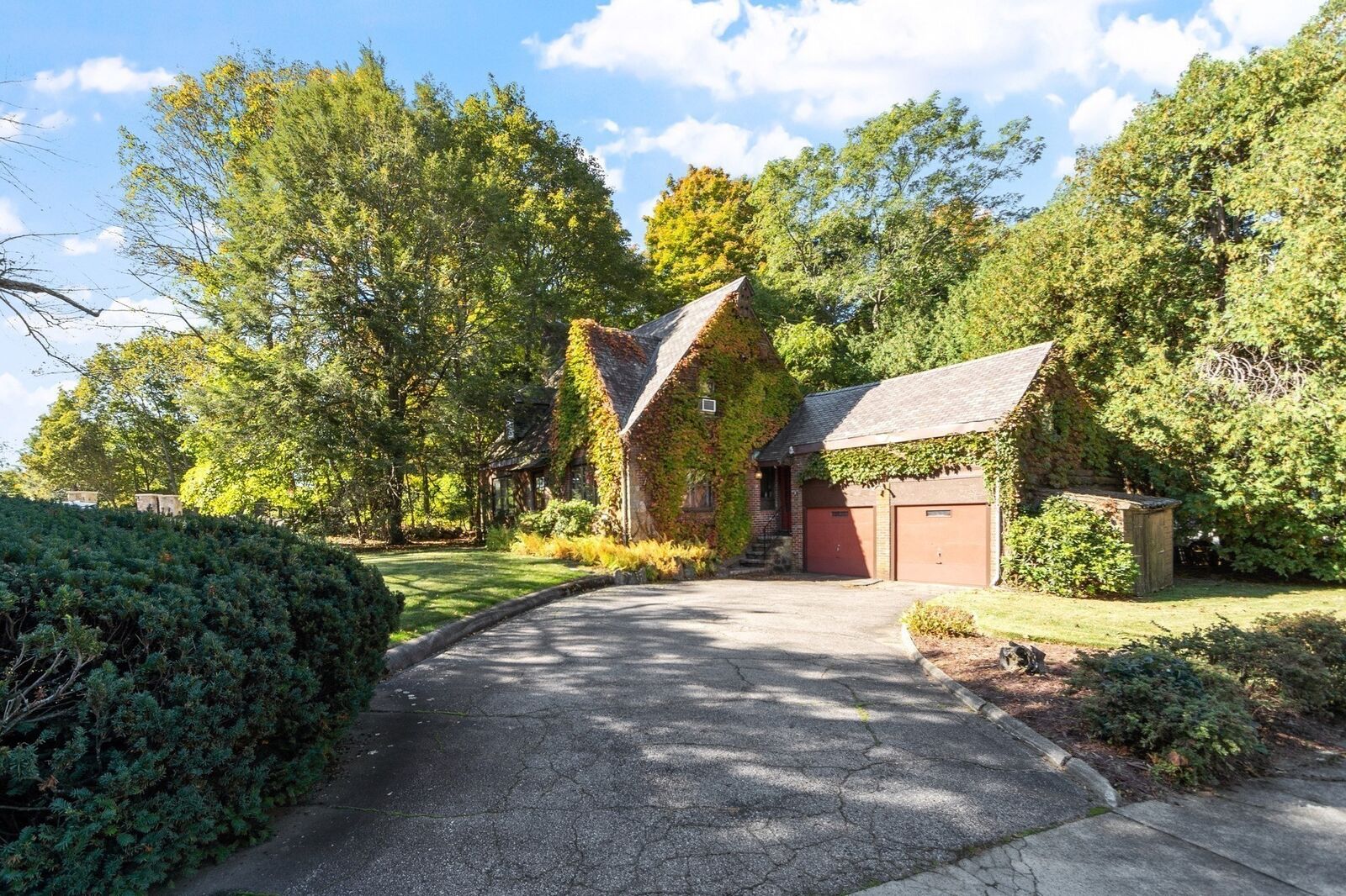 Property Photo: 33 Kenmore Rd MA 02478