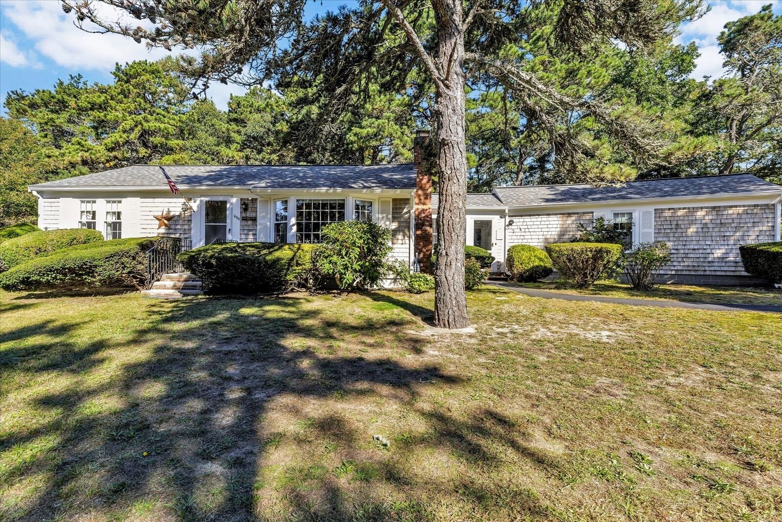 Property Photo:  686 Queen Anne Rd  MA 02645 