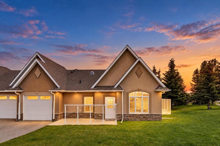 Property Photo:  20 River Heights View 2  AB T4C 0M9 