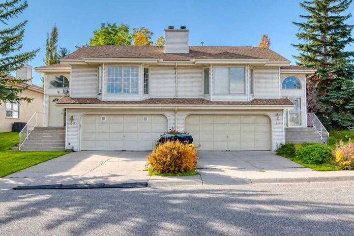 Property Photo:  43 Millbank Hill SW  AB T2Y 2Z1 