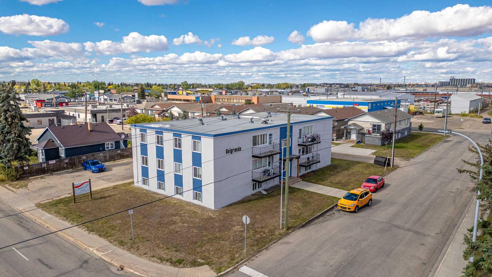 Property Photo: 10802 99 Street 8 AB T8V 2H5