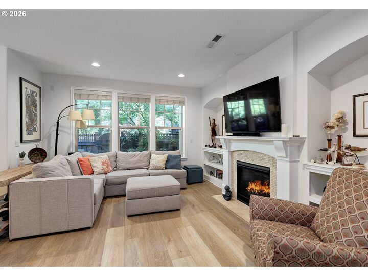 Property Photo:  4403 Oakridge Rd  OR 97035 