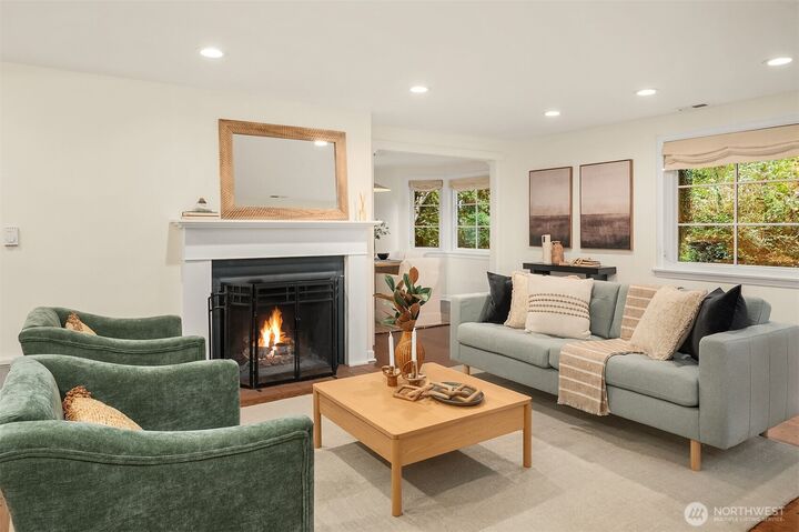 Property Photo: 10944 23rd Avenue NE WA 98125