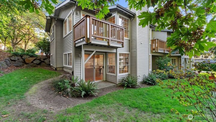 Property Photo: 11426 SE 67th Place WA 98006