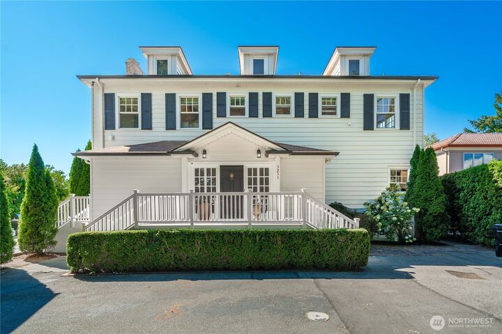 Property Photo:  3233  Magnolia Boulevard W  WA 98119 