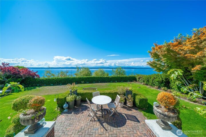 Property Photo:  3233  Magnolia Boulevard W  WA 98199 