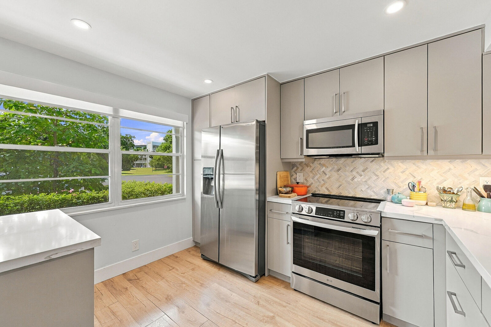 Property Photo:  2802 Victoria Way Way J1  FL 33066 