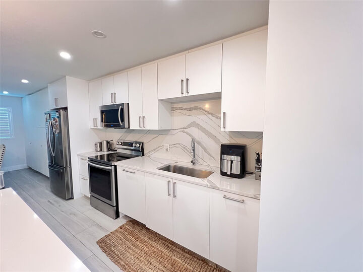 Property Photo:  2115 NE 37th Drive  FL 33308 