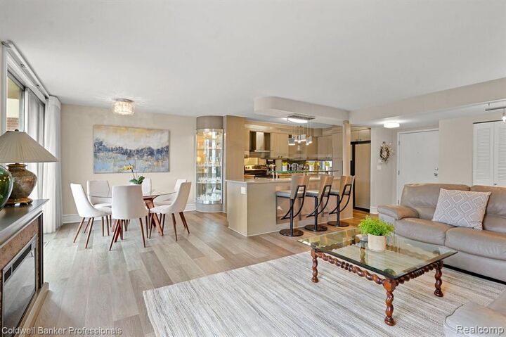 Property Photo:  600 W Brown Street 109  MI 48009 