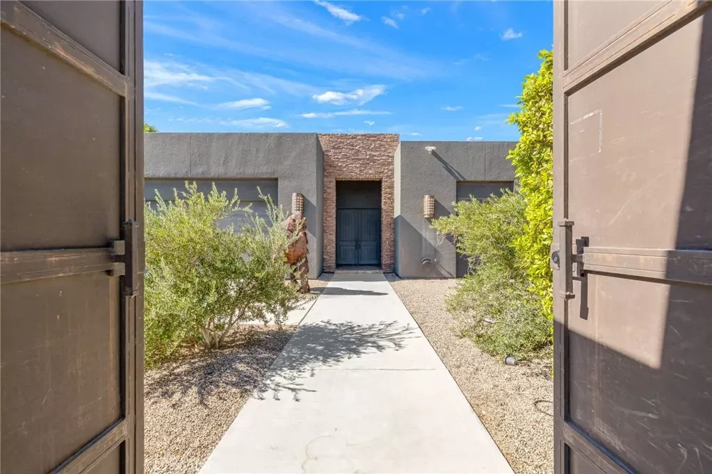 Property Photo:  2600 E Vincentia  CA 92262 