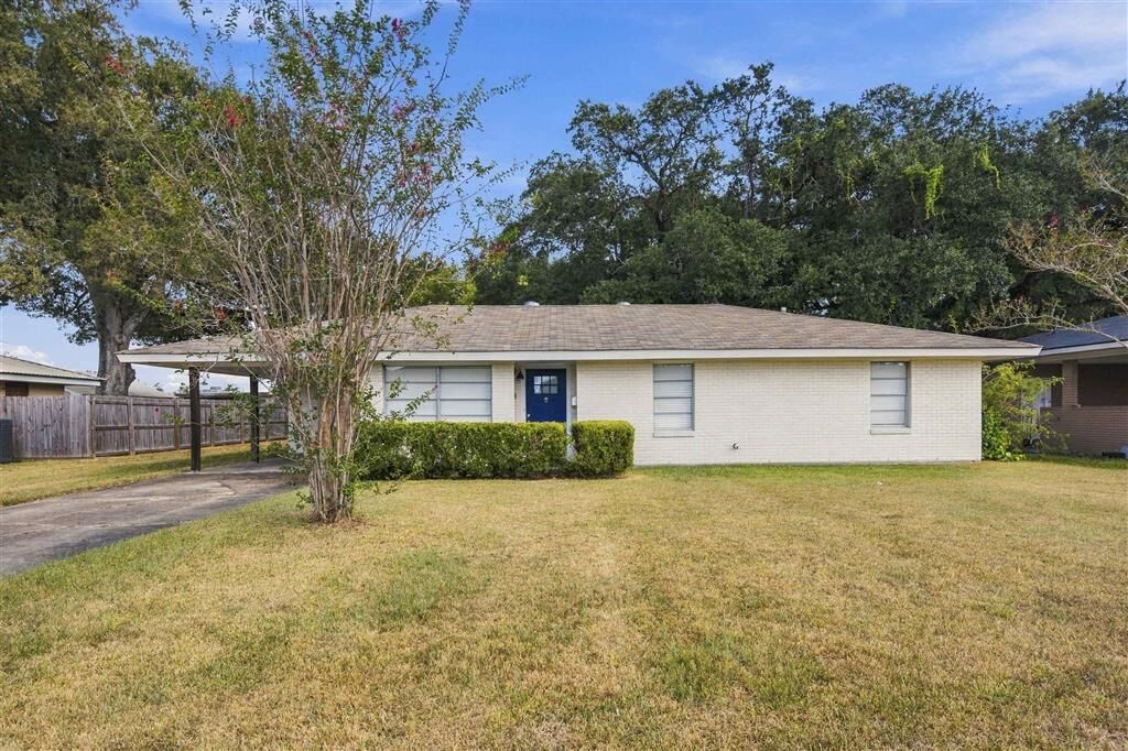 Property Photo:  4209 College Heights Street  LA 70607 