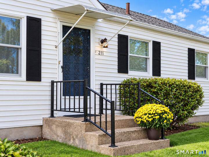 Property Photo: 211 Maple Hill Avenue CT 06111