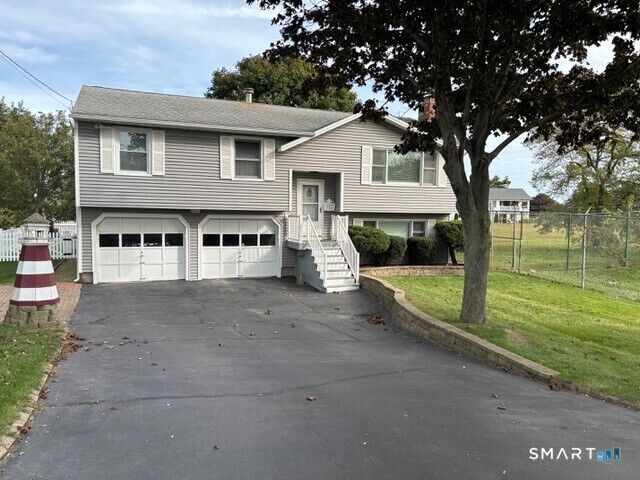 Property Photo:  115 Oak Bluff Avenue  CT 06615 