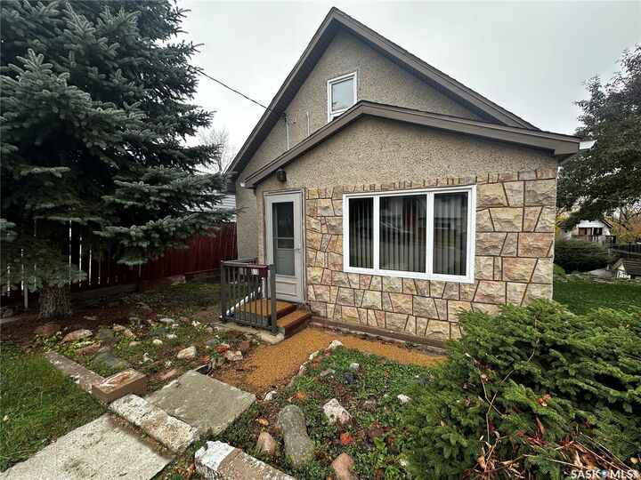 Property Photo:  513 5th Avenue SE  SK S4H 1Y7 