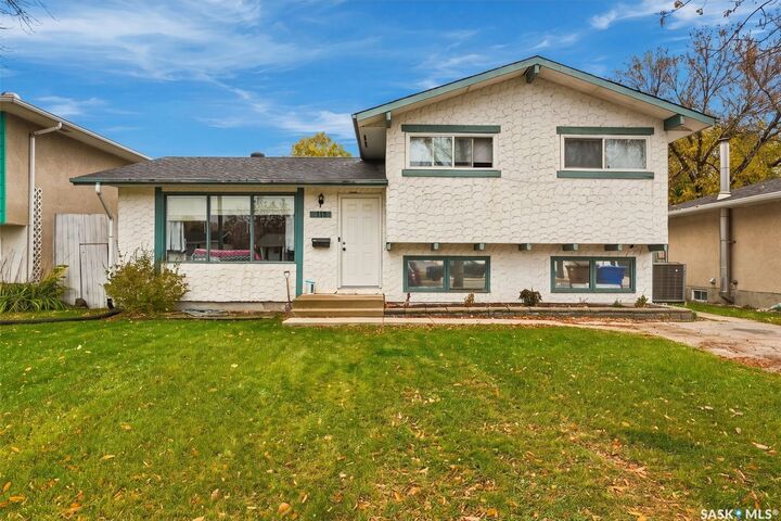 Property Photo:  119 McCarthy Boulevard  SK S4R 5R6 