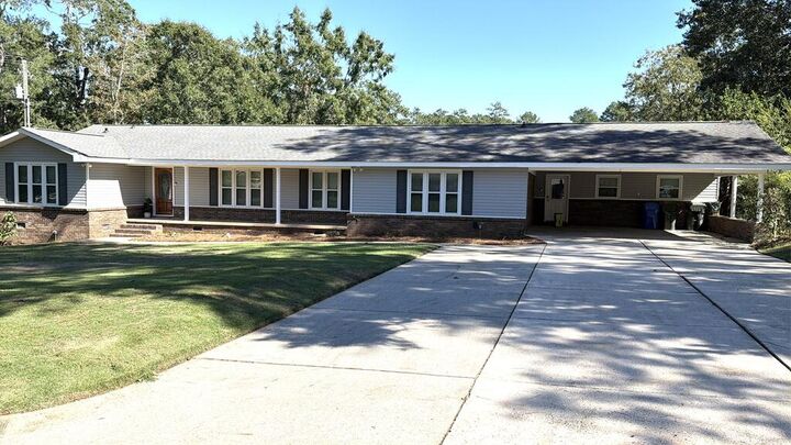 Property Photo:  2004 Azure Dr.  AL 36303 