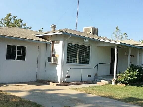 Property Photo: 12261 Avenue 322 CA 93291