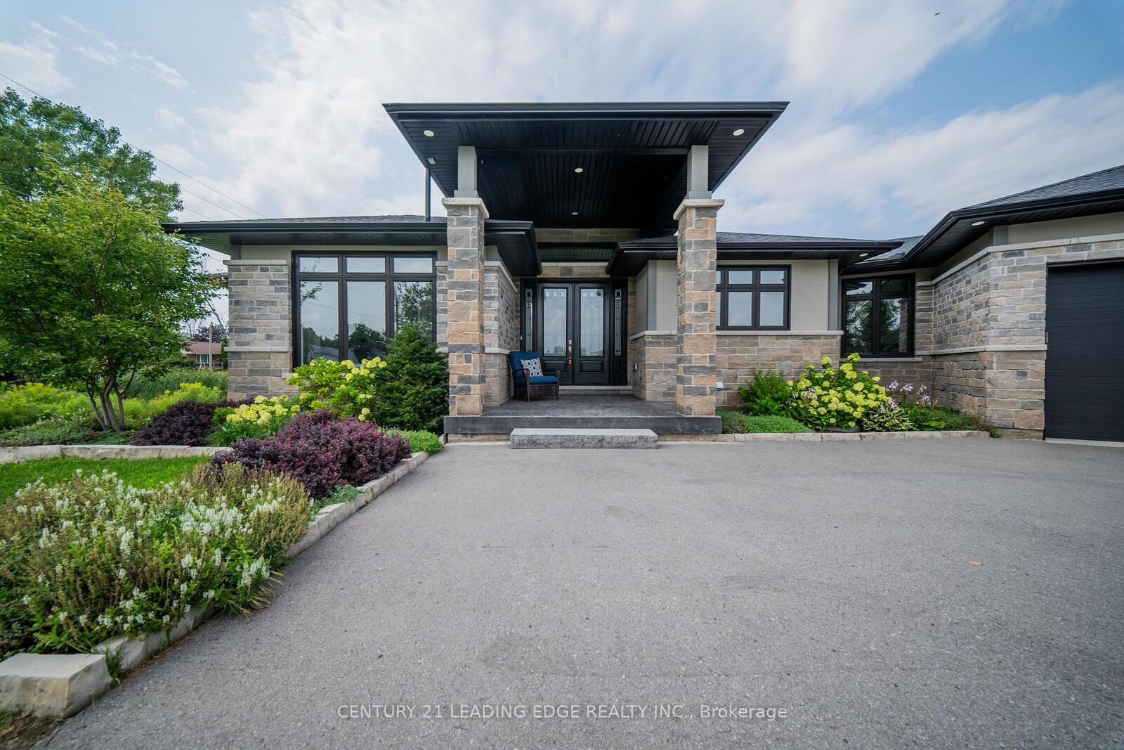 Property Photo: 9 Leaside Street ON K8N 0G1