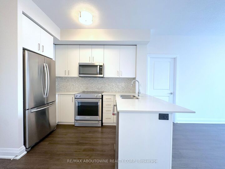 Property Photo: 2333 Taunton Road 317 ON L6H 0N5
