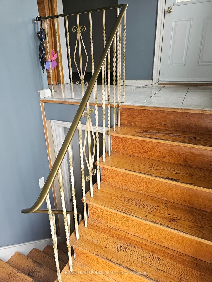 Property Photo:  9 Songwood Drive  ON M9M 1X4 