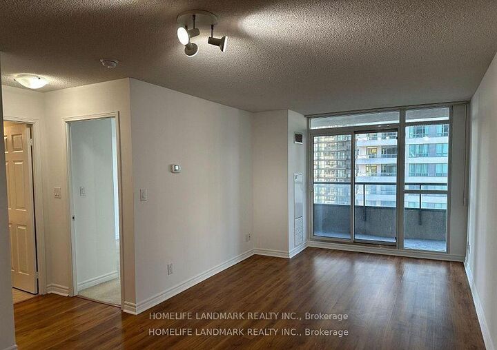 Property Photo:  35 Hollywood Avenue  ON M2N 0A9 