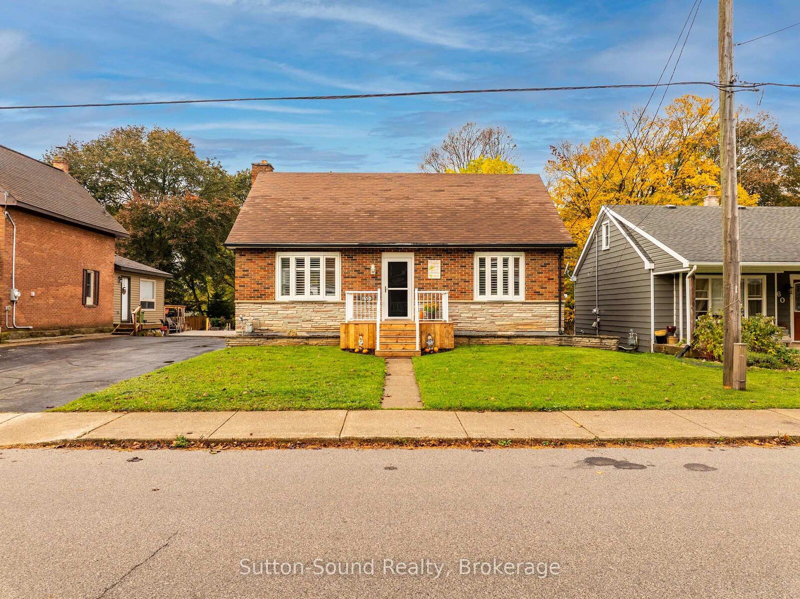 Property Photo: 850 8th Avenue E ON N4K 3A7