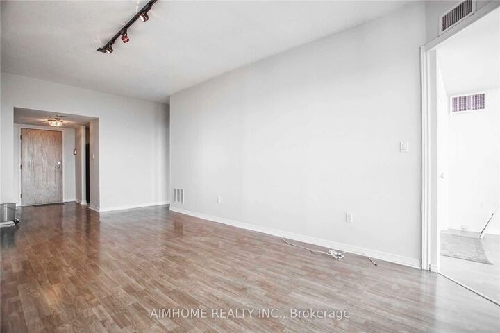 Property Photo:  5 Concorde Place 3711  ON M3C 3M8 