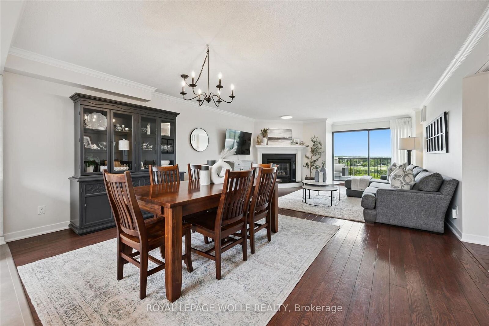 Property Photo:  260 Sheldon Avenue N Ph2  ON N2H 6P2 