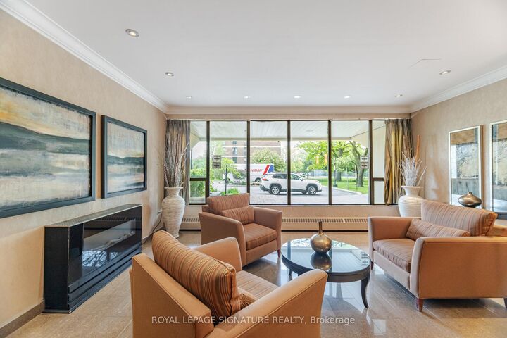 Property Photo: 3170 Kirwin Avenue 1003 ON L5A 3R1