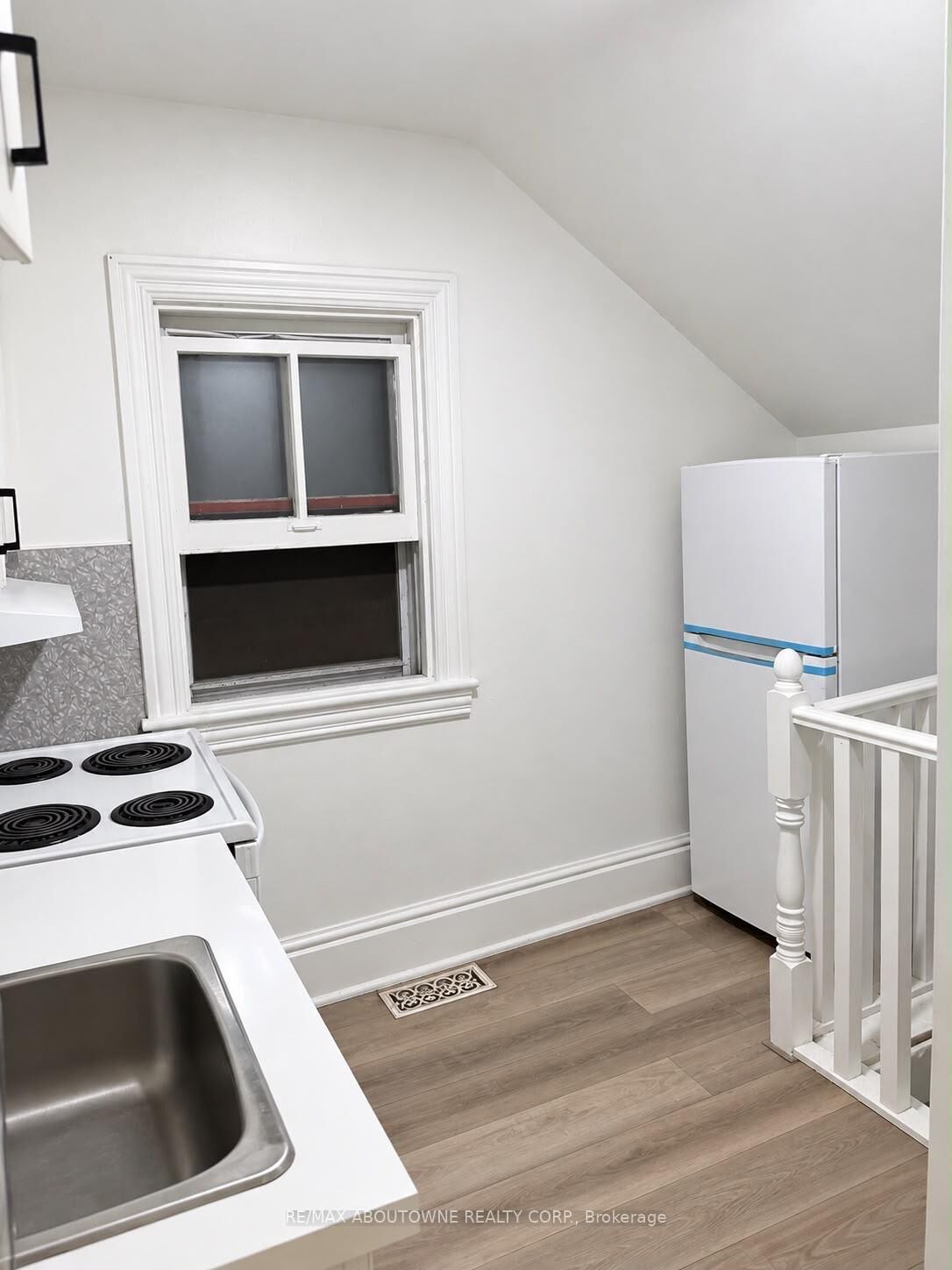 Property Photo:  70 Wellington Street S  ON L8N 2R1 