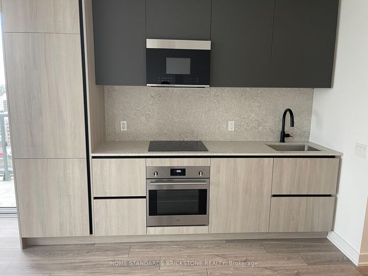 Property Photo:  108 Peter Street 2011  ON M5V 0W2 