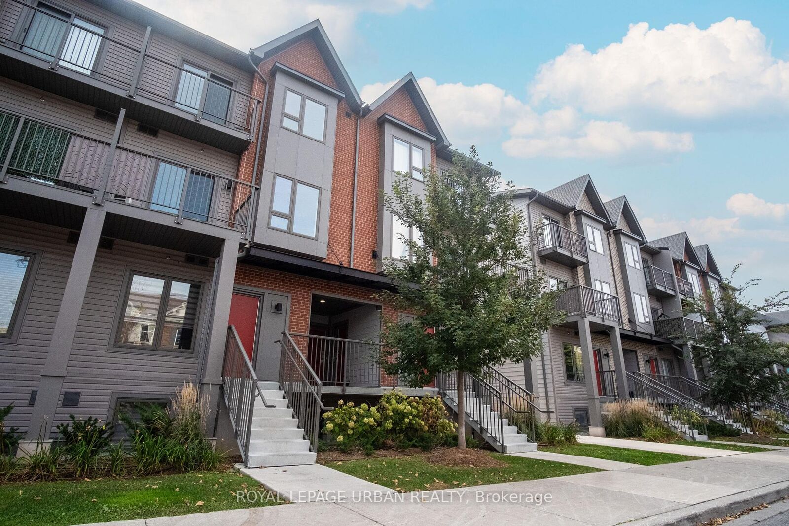 Property Photo:  2635 William Jackson Drive 1313  ON L1X 0L2 