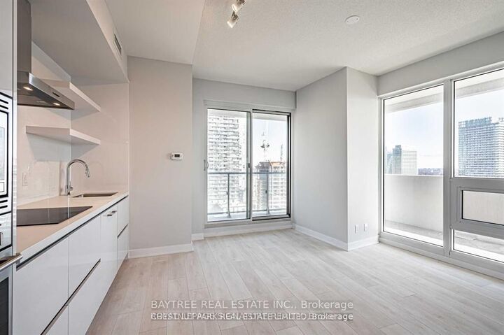 Property Photo:  2221 Yonge Street 1202  ON M4S 0B8 