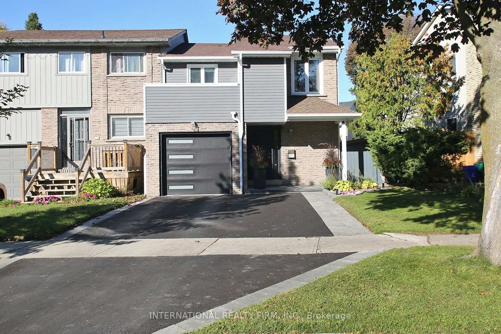 Property Photo:  1876 Bicroft Court  ON L1V 3E9 