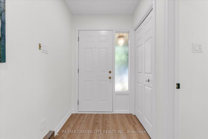 Property Photo:  5045 Pinedale Avenue 82  ON L7L 5J6 