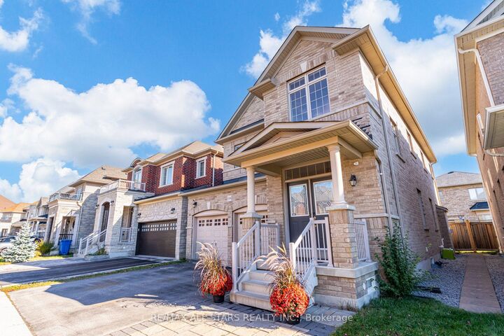 Property Photo: 106 Creekland Avenue ON L4A 1X4