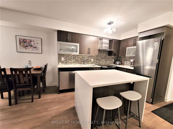 Property Photo:  1 Michael Power Place 711  ON M9A 0A1 