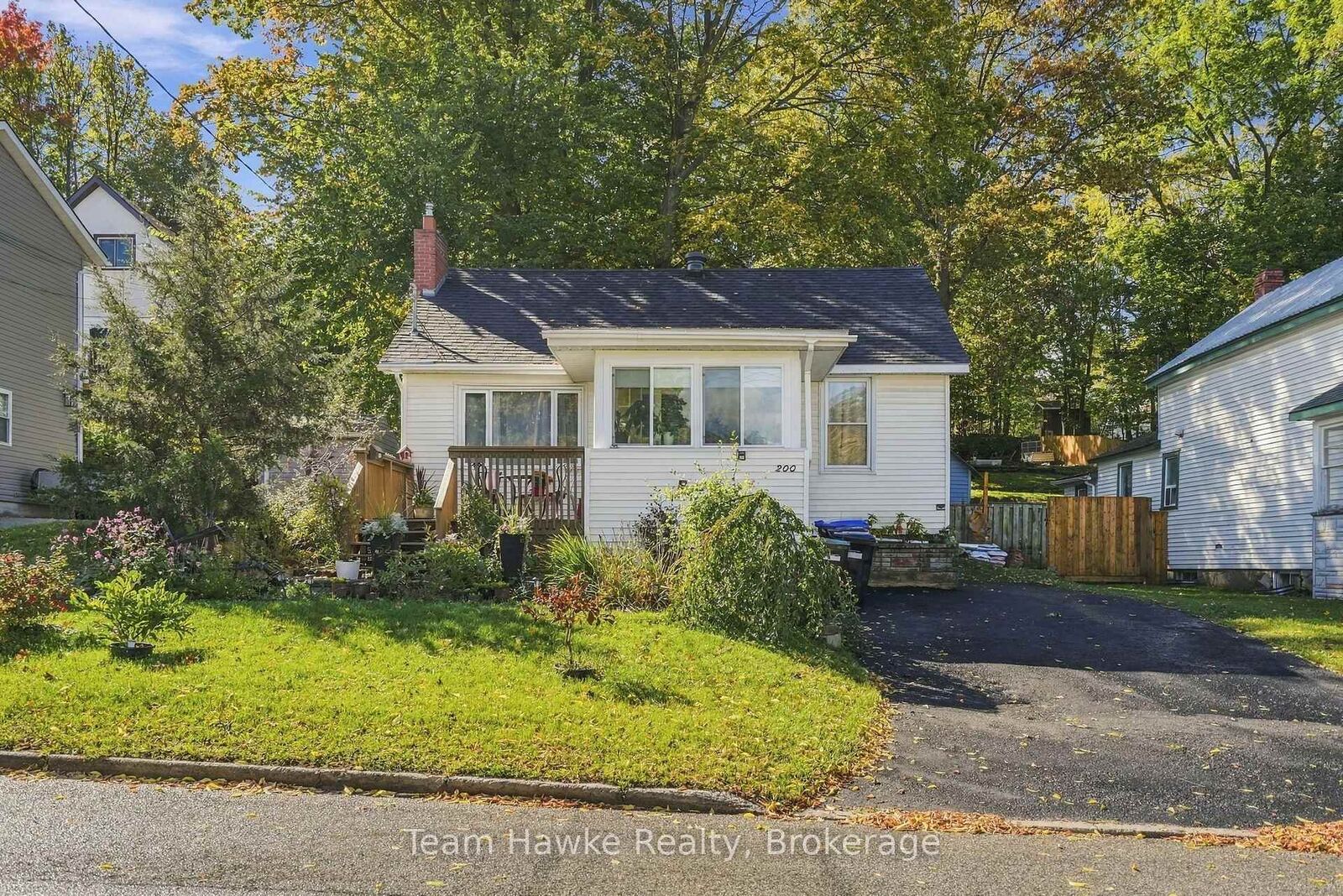 Property Photo:  200 Fifth Street  ON L4R 3W2 