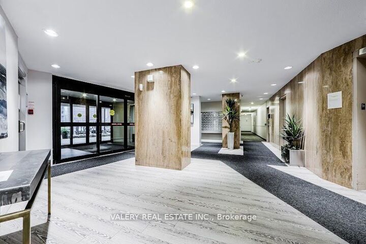 Property Photo:  75 Eastdale Avenue 803  ON M4C 5N3 