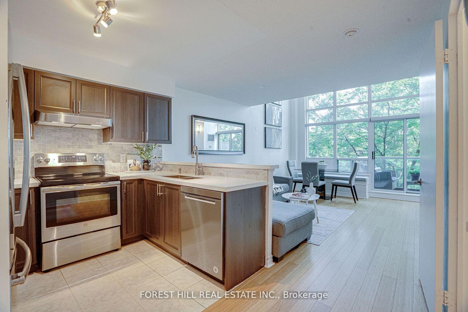 Property Photo:  200 Manitoba Street 212  ON M8Y 3Y9 