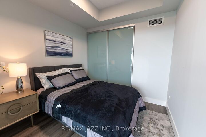 Property Photo:  80 Bond Street E 1407  ON L1G 0E6 