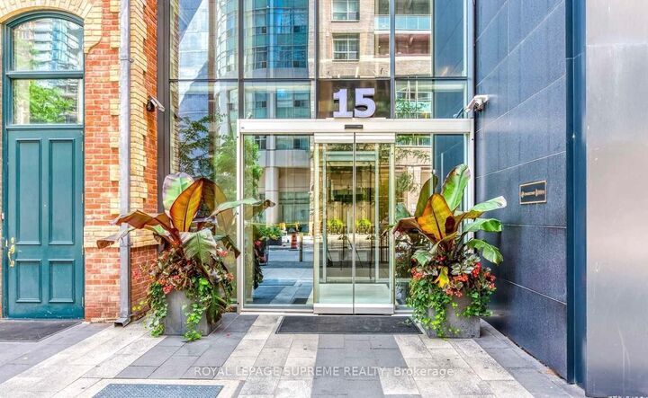 Property Photo:  15 Grenville Street 4305  ON M4Y 1A1 