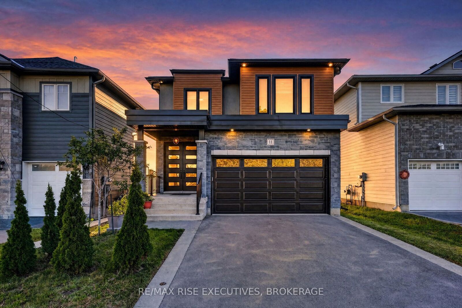 Property Photo:  14 Park Crescent  ON K7N 0C2 