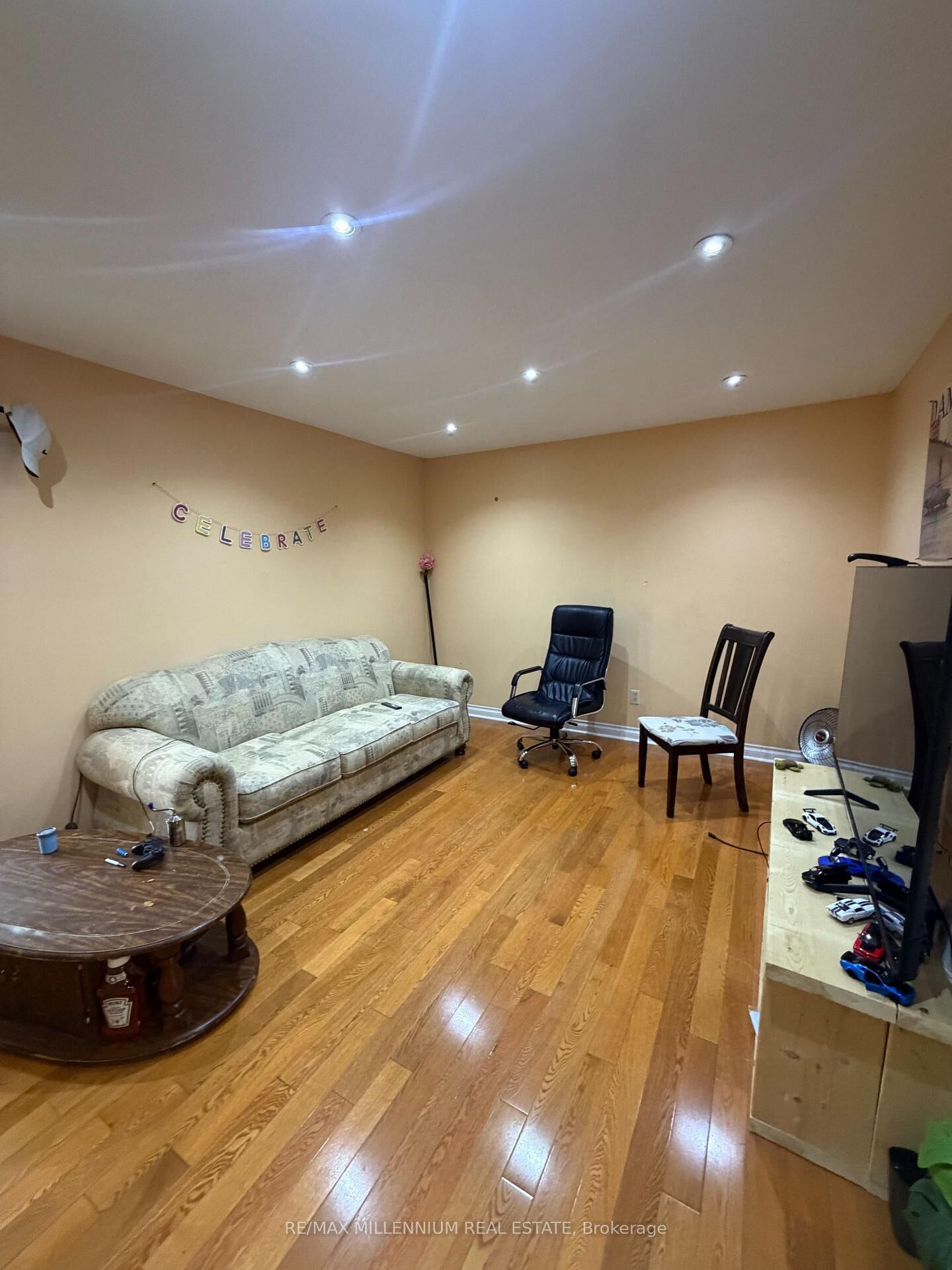Property Photo:  10 Hendricks Crescent  ON L6Y 4K9 
