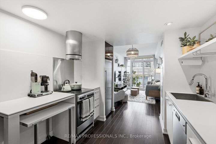Property Photo:  38 Dan Leckie Way 1605  ON M5V 2V6 