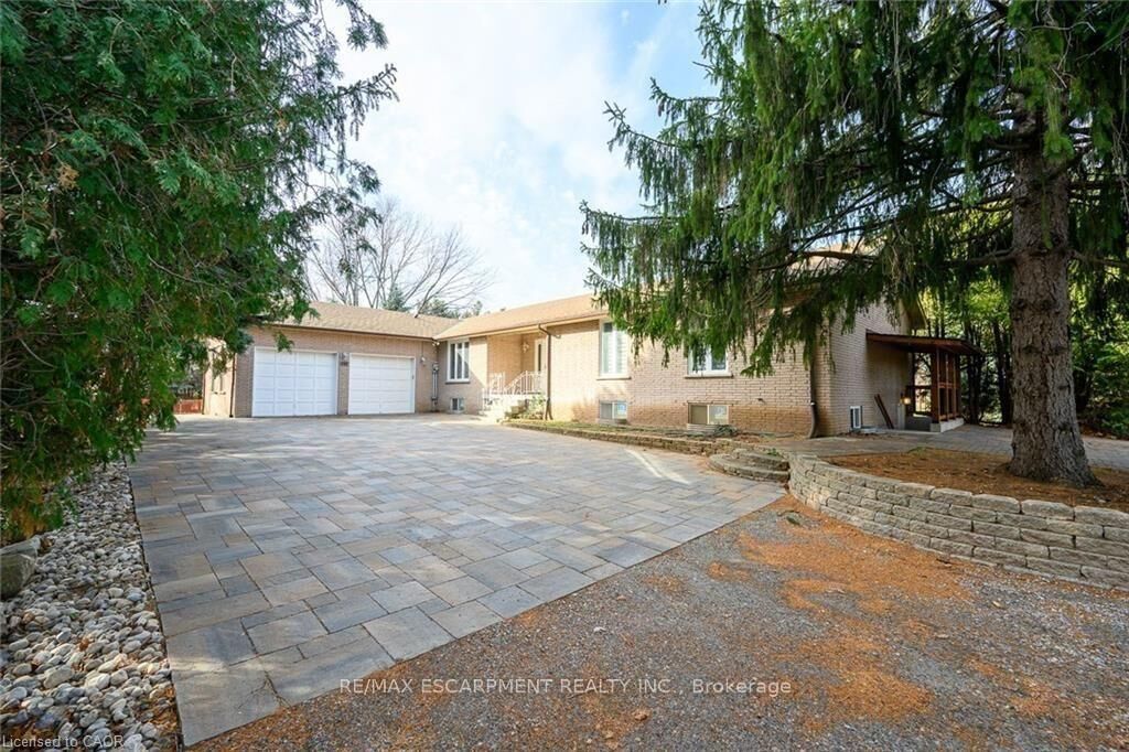 Property Photo:  347 York Road Lower #2  ON L7R 3X5 