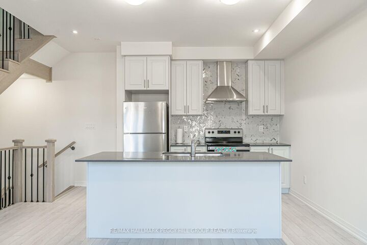 Photo de la propriété:  31 Bluebird Lane  ON L4N 6A3 