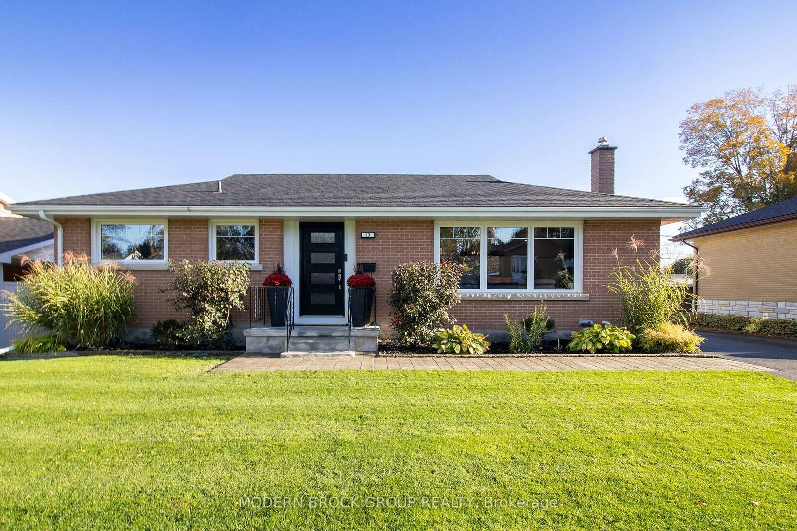Property Photo:  10 Manor Drive  ON K6V 3E6 