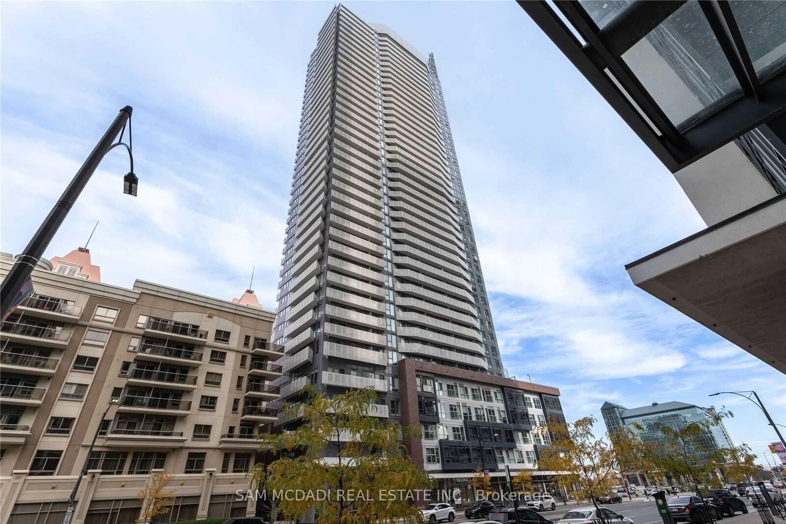 Property Photo:  4065 Confederation Parkway 514  ON L5B 0L4 